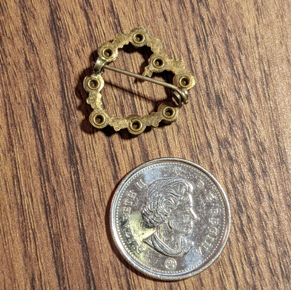 5/$20 vintage small heart brooch - Picture 3 of 3